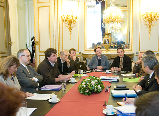 Table ronde des responsables d'associations de personnes handicapées